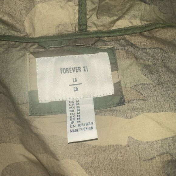Womens Forever 21 Lightweight Hooded Camouflage Camo Jacket size Medium - Picture 4 of 4